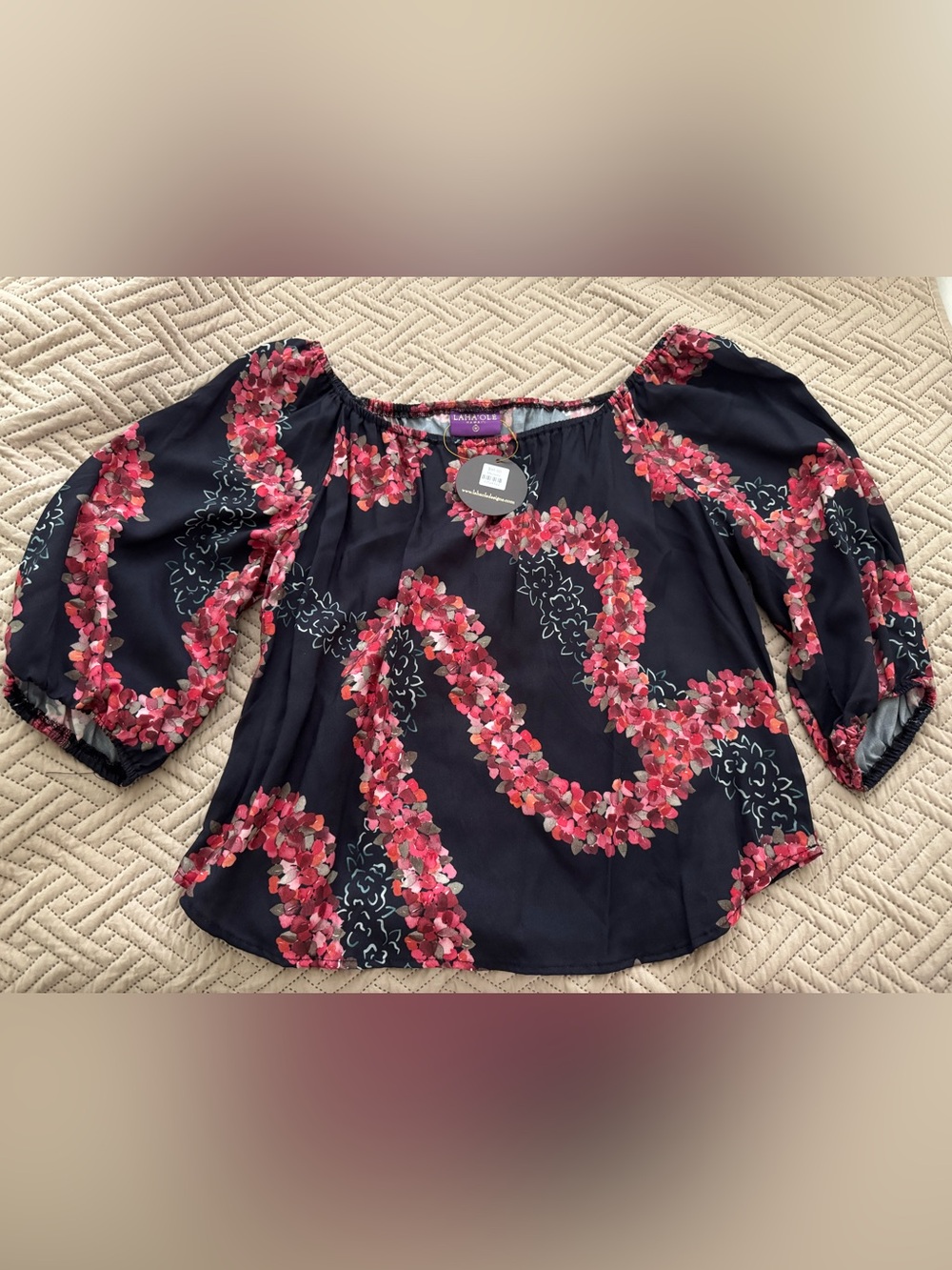 Laha’ole Hawai’i  Floral Off-Shoulder Blouse